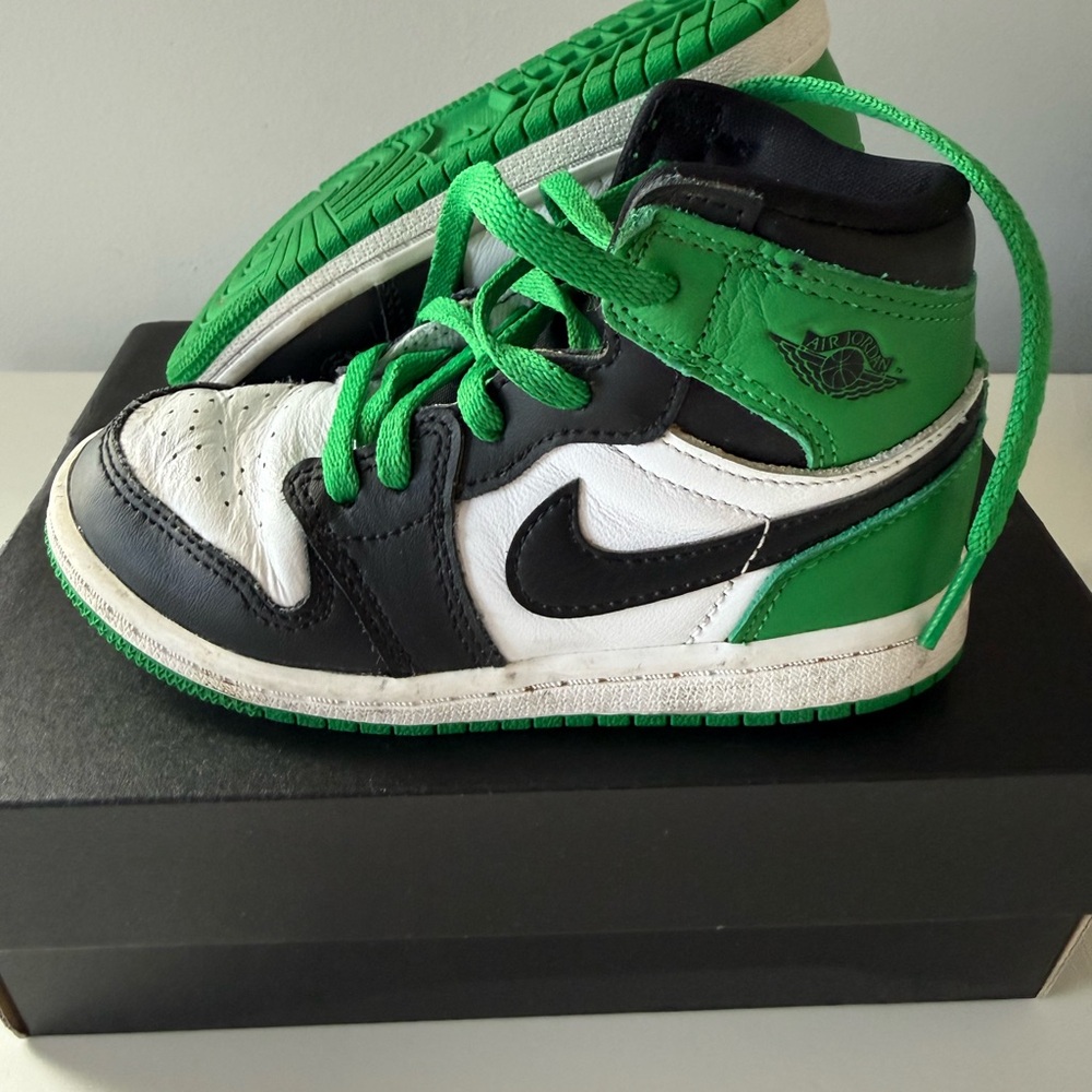 Nike Kids High-Top Sneakers in Green, Black & White